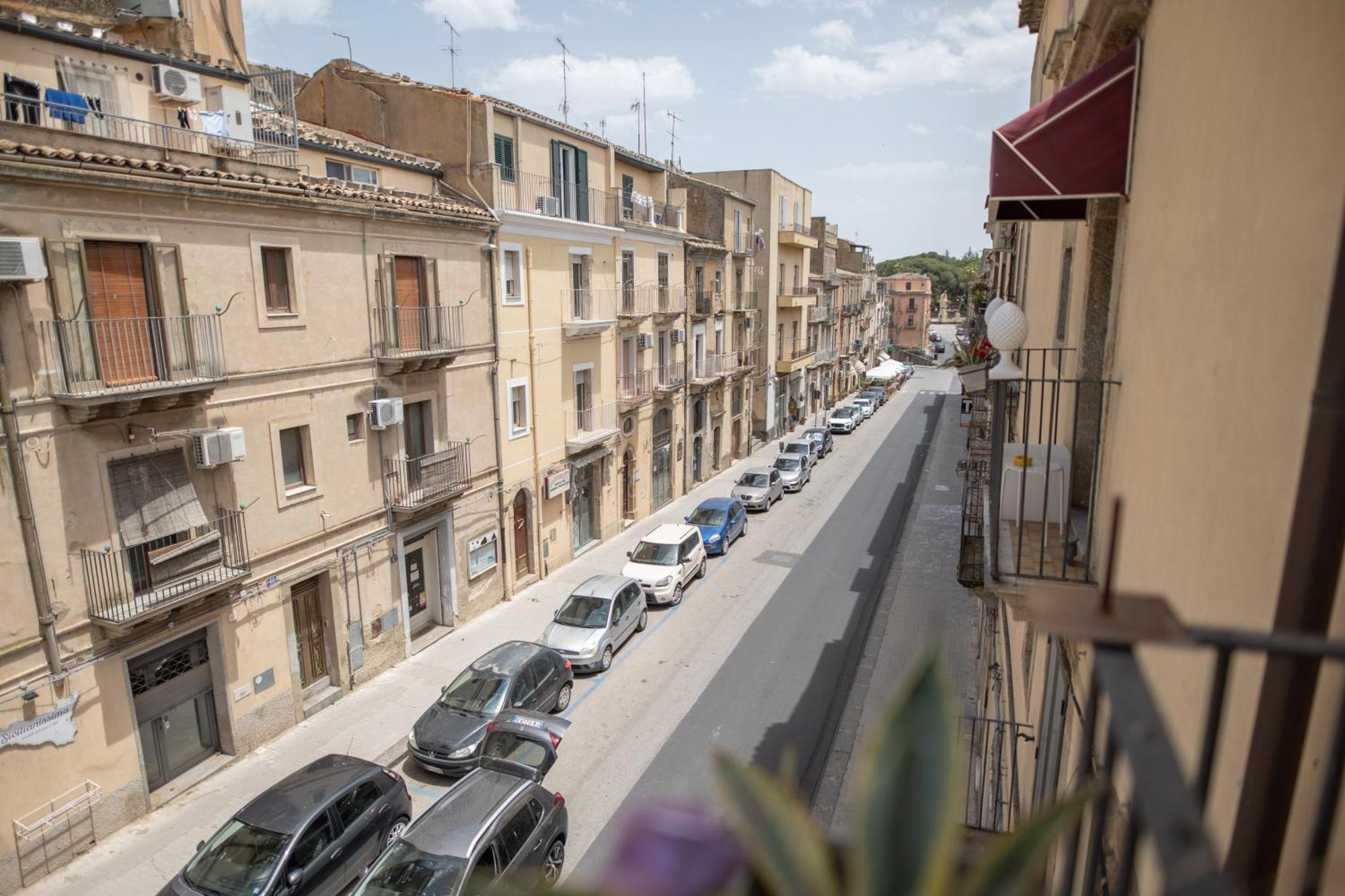 B&B Regina Carolina Caltagirone Exterior foto